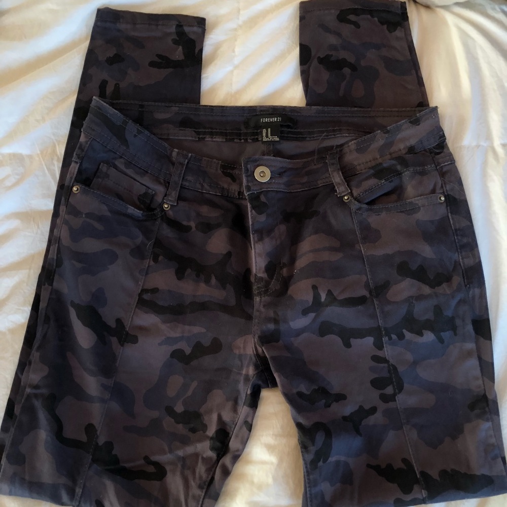 Forever 21 camo skinny NWOT
